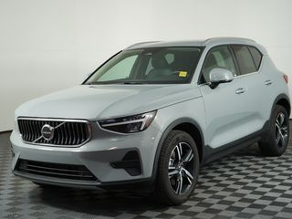 2025 Volvo XC40